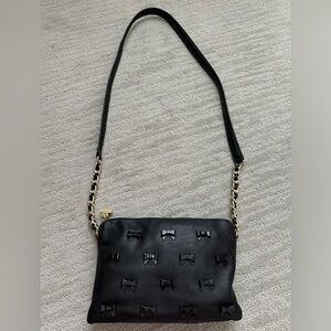 NWOT—Betsey Johnson black crossbody/shoulder bag w/bow accents
